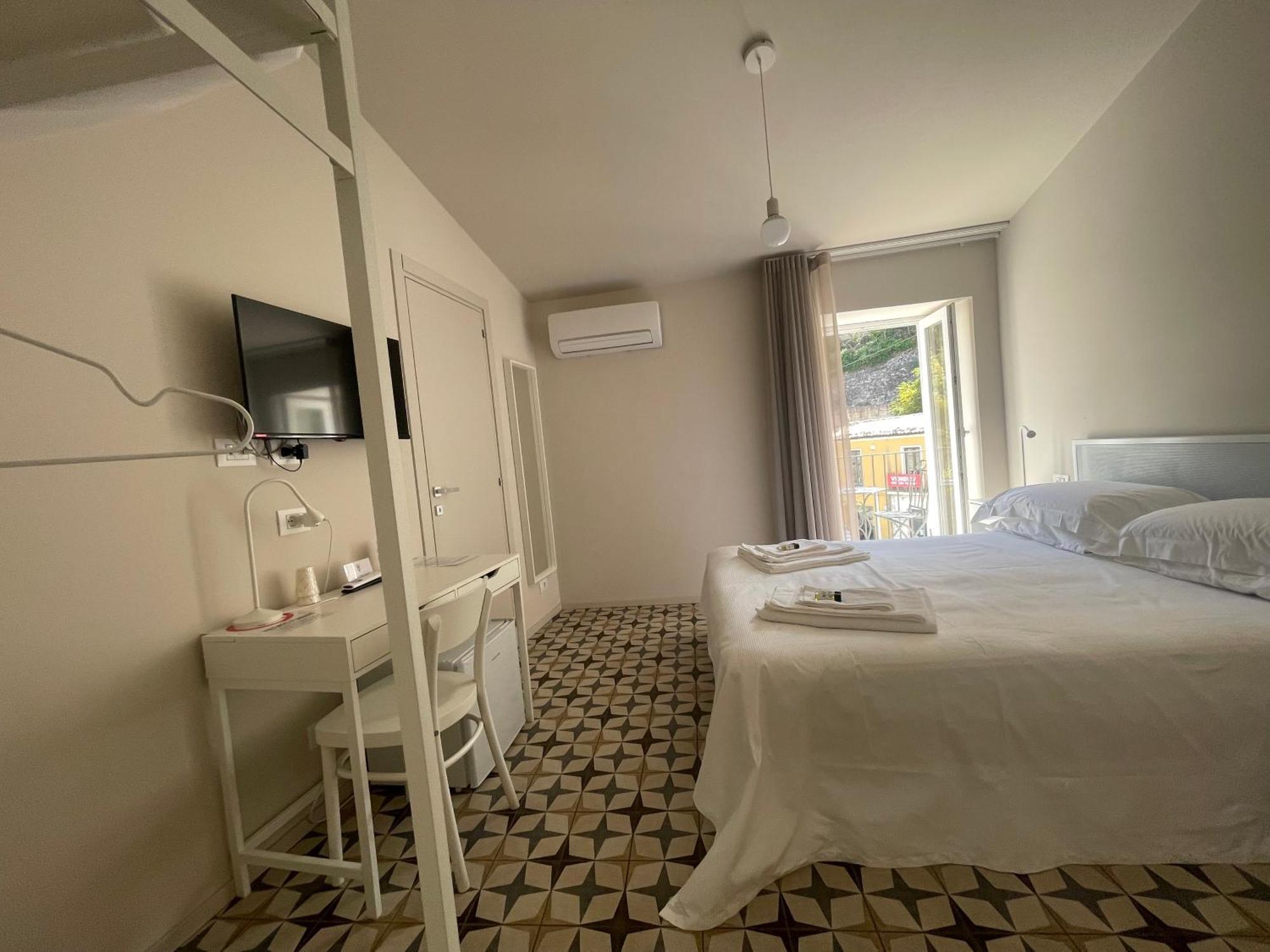 Moronero Hotel รากูซา ภายนอก รูปภาพ